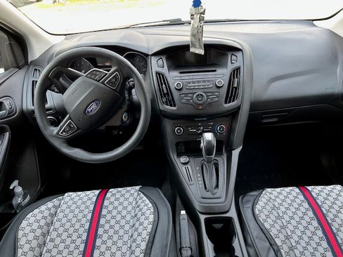 Used 2016 Ford Focus SE w/ Reverse Sensing Package image 12