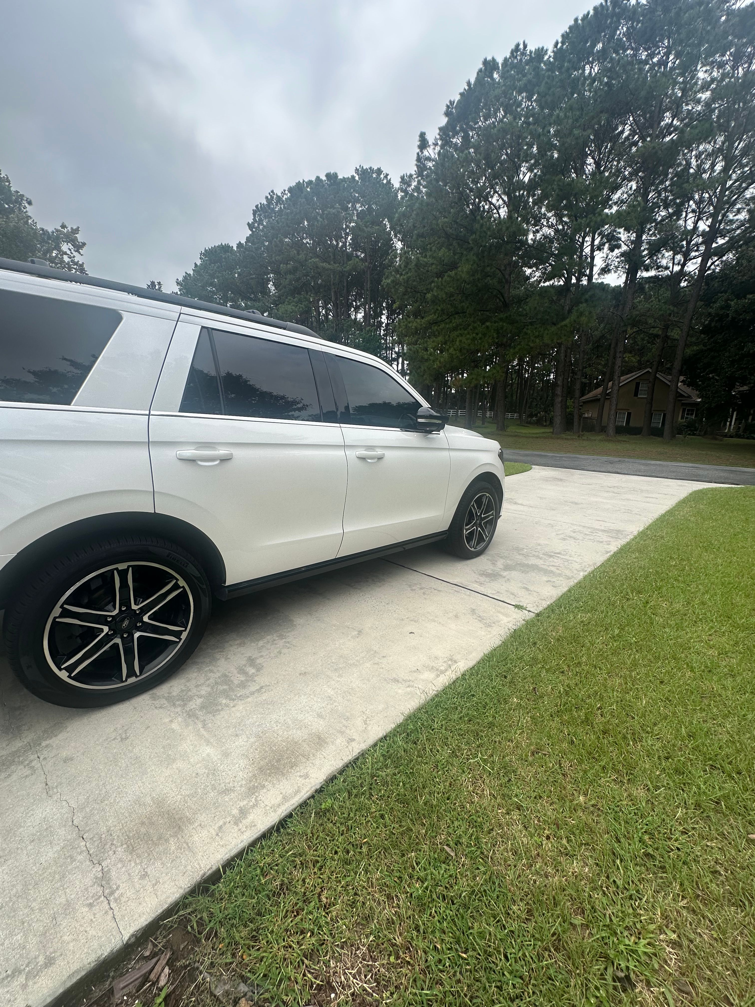 Used 2019 Ford Expedition Limited w/ Equipment Group 303A AWD/4WD image 8