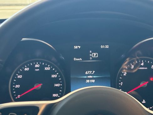 Used 2022 Mercedes-Benz GLC 300 image 4