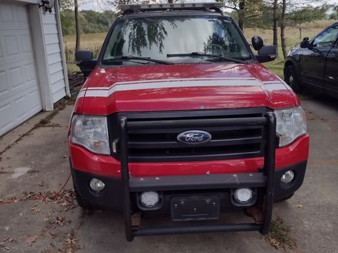 Used 2010 Ford Expedition XLT image 5