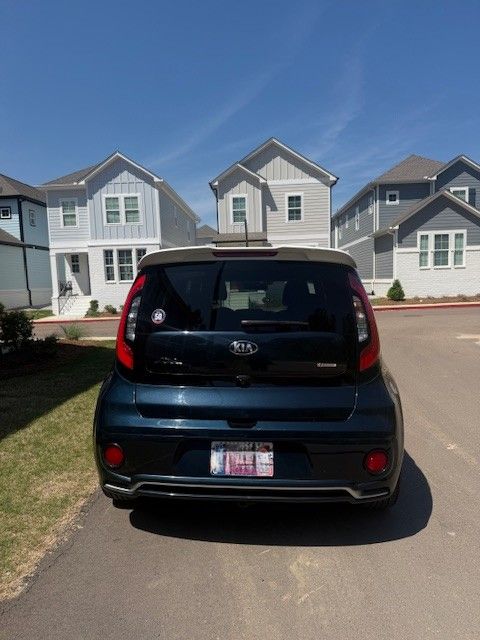 Used 2018 Kia Soul + FWD image 5