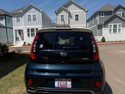 Used 2018 Kia Soul + FWD image 5