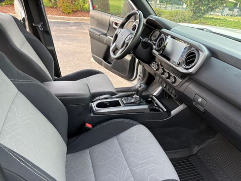Used 2020 Toyota Tacoma TRD Off-Road AWD/4WD image 23