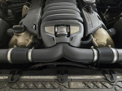 Used 2011 Porsche Cayenne S image 5