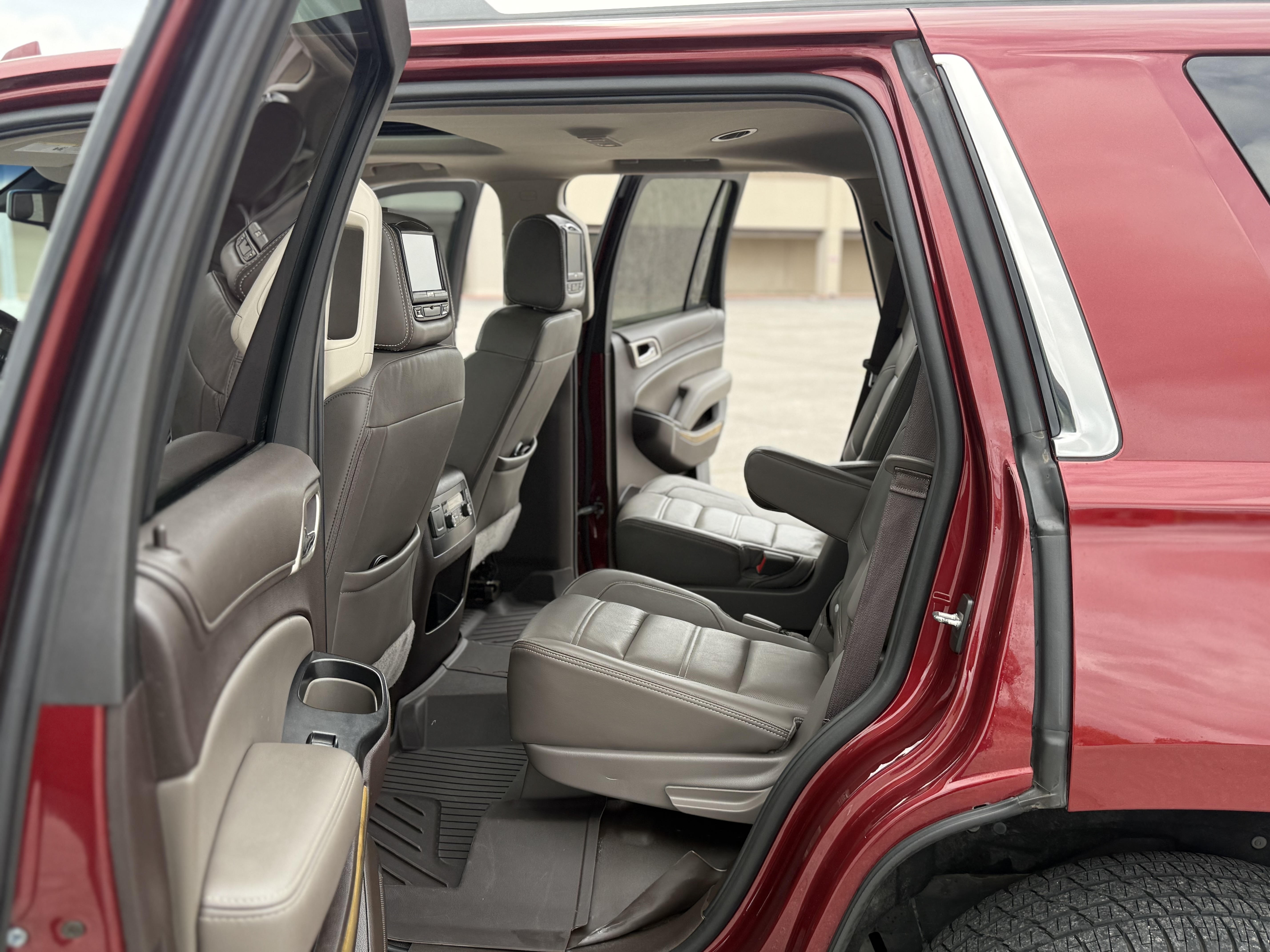 Used 2017 GMC Yukon Denali RWD image 16