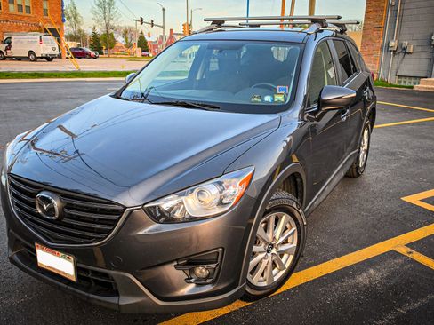 Used 2016 MAZDA CX-5 Touring FWD image 2