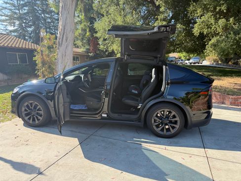 Used 2024 Tesla Model X image 6