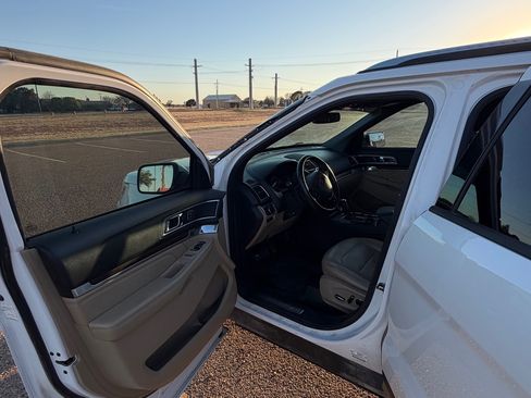 Used 2017 Ford Explorer Limited image 8