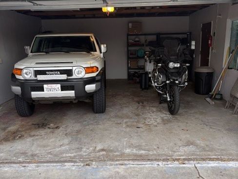 Used 2013 Toyota FJ Cruiser 4WD w/ Upgrade Pkg image 2