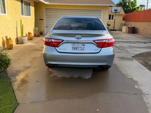 Used 2017 Toyota Camry SE image 9