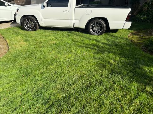 Used 2014 Toyota Tacoma 2WD Regular Cab image 9