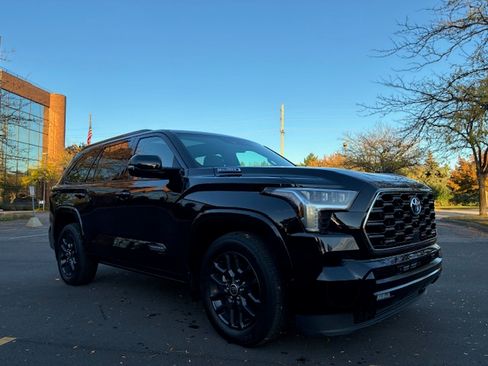 Used 2023 Toyota Sequoia Platinum image 1