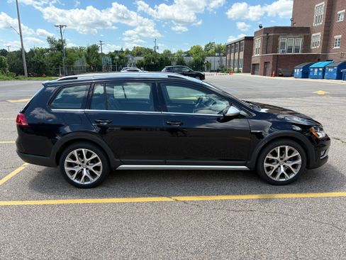 Used 2017 Volkswagen Golf Alltrack S AWD/4WD image 4