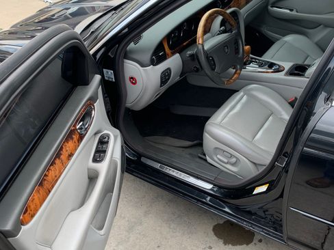 Used 2004 Jaguar XJ8 RWD image 8