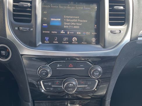 Used 2015 Chrysler 300 Limited image 4