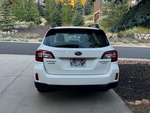 Used 2017 Subaru Outback 2.5i AWD/4WD image 4