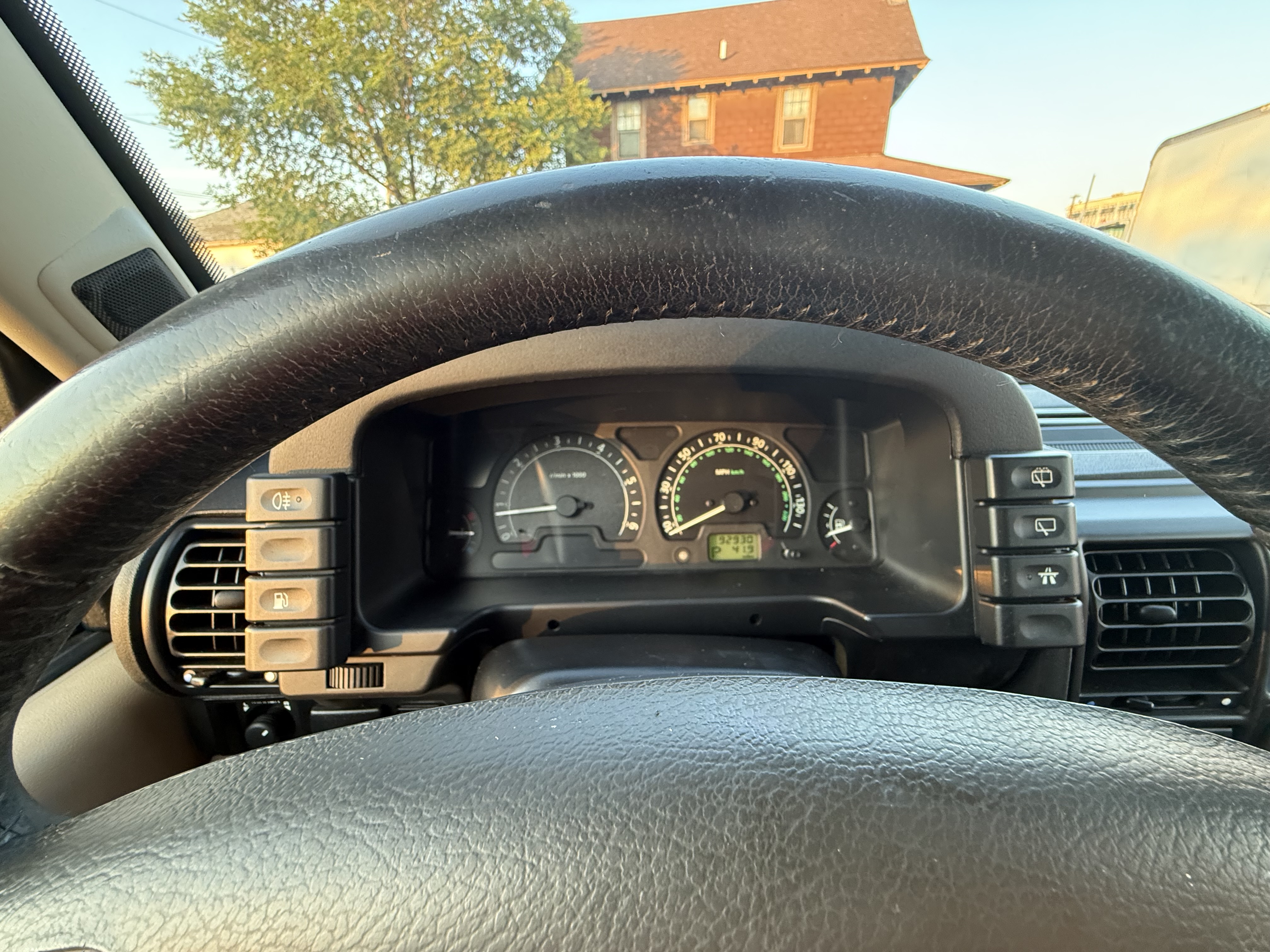 Used 2004 Land Rover Discovery S AWD/4WD image 2
