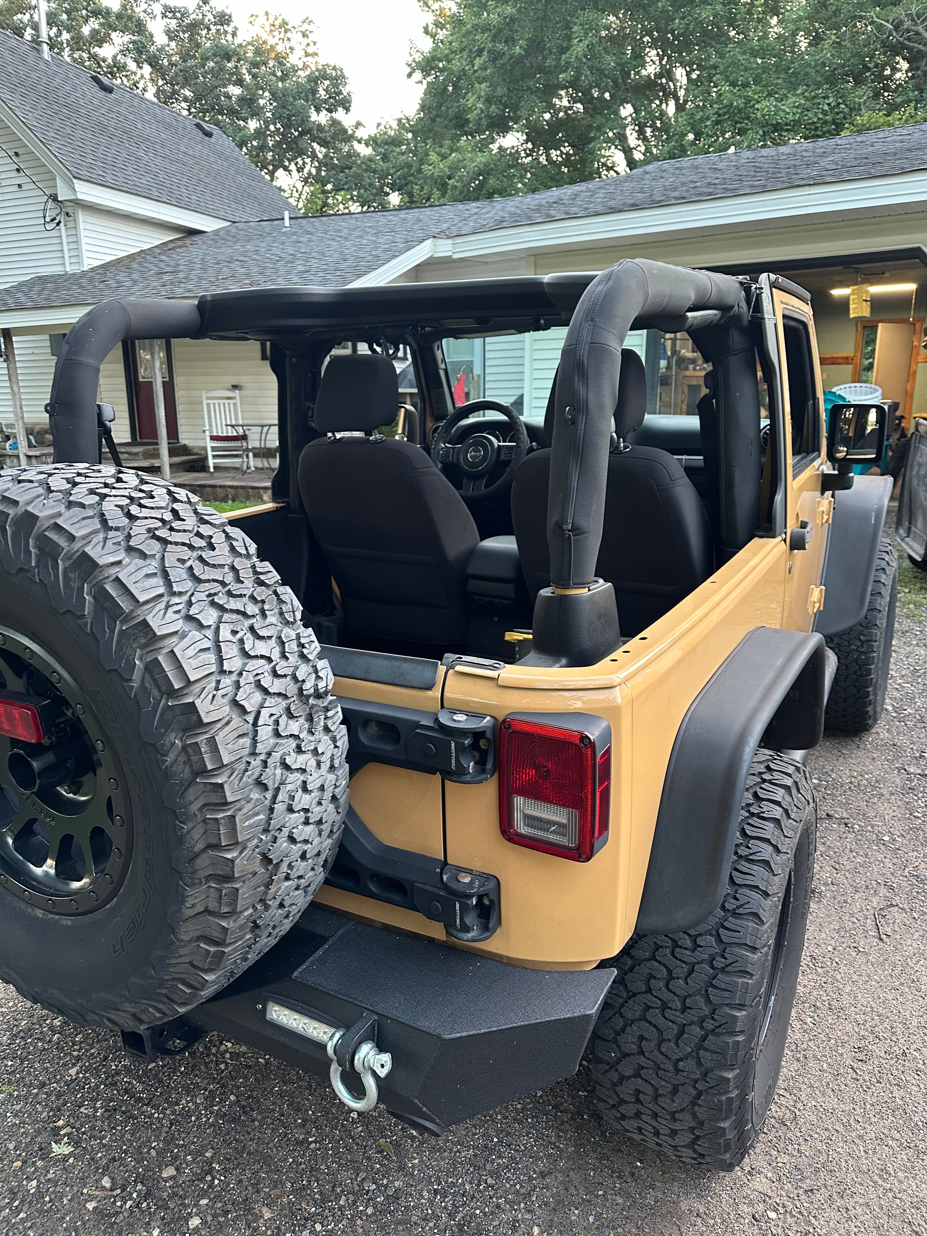 Used 2014 Jeep Wrangler Sport w/ Connectivity Group AWD/4WD image 6