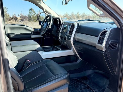 Used 2020 Ford F250 Lariat w/ Lariat Ultimate Package image 27