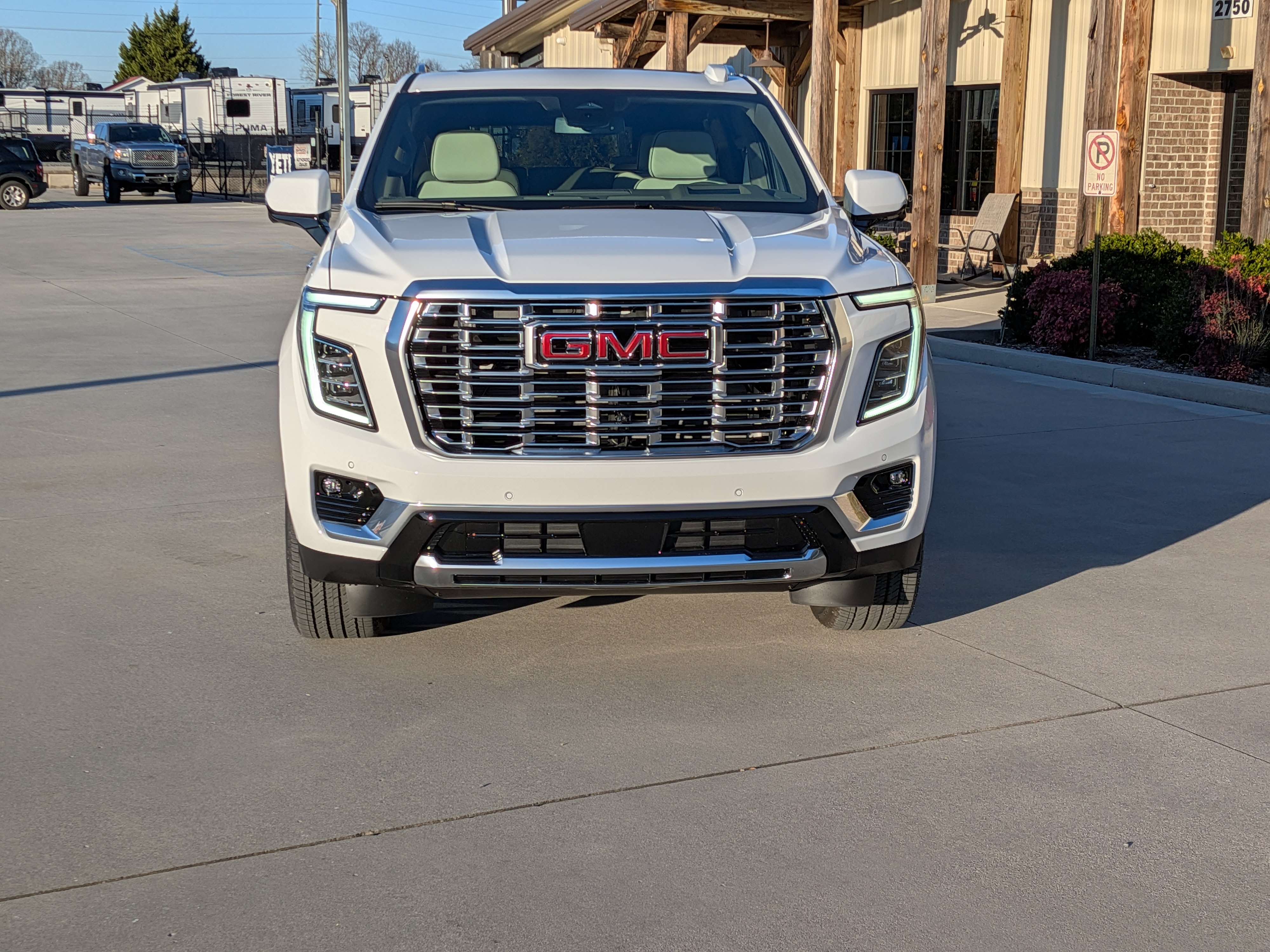 Used 2026 GMC Yukon Denali w/ Sun & Power Step Package AWD/4WD image 2