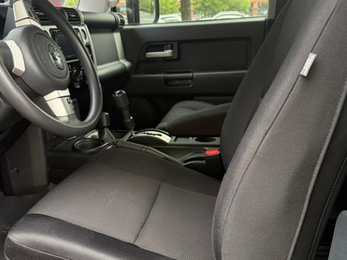 Used 2013 Toyota FJ Cruiser 4WD w/ Convenience Pkg image 8