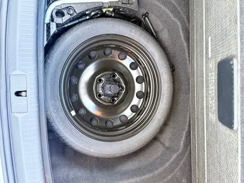 Used 2016 Volkswagen Golf S image 12