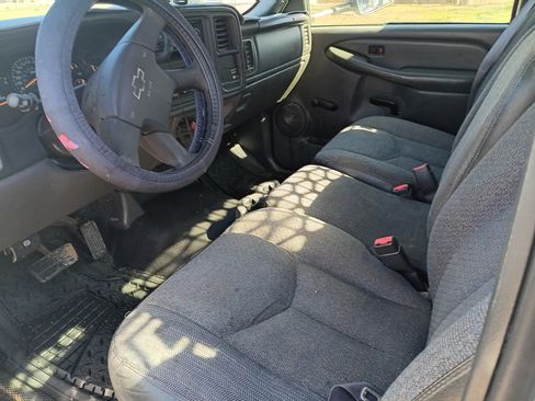 Used 2003 Chevrolet Silverado 3500 2WD Regular Cab image 10