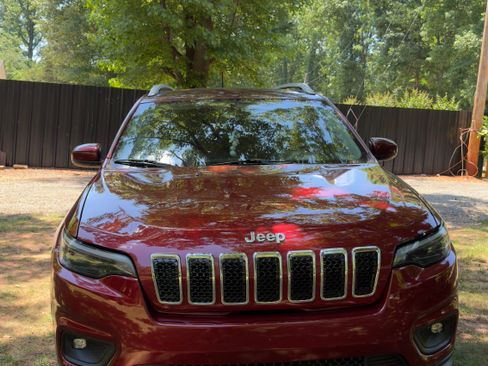 Used 2019 Jeep Cherokee Latitude w/ Popular Appearance Group FWD image 1