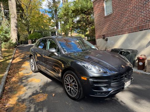 Used 2017 Porsche Macan Turbo image 17
