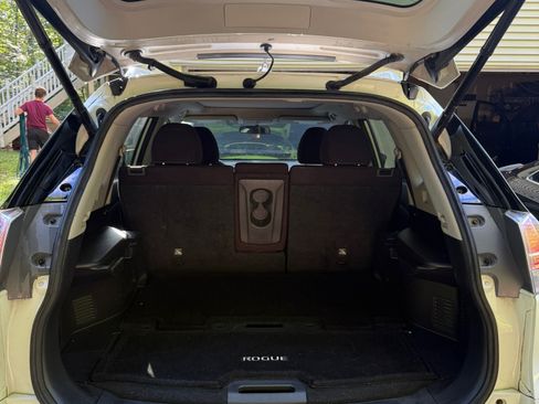 Used 2015 Nissan Rogue SV w/ SV Premium Package image 18