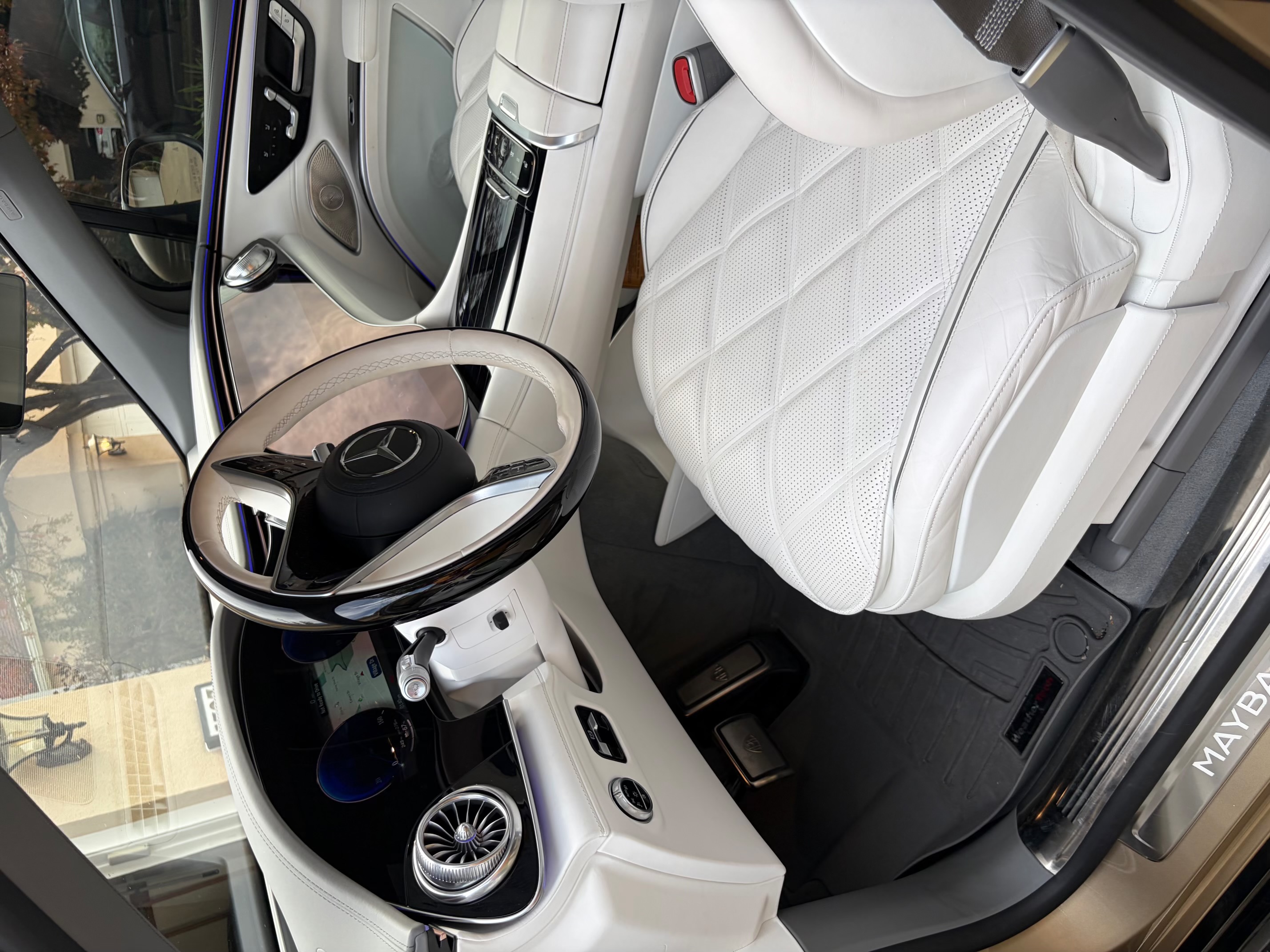 Used 2024 Mercedes-Benz Maybach EQS 680 4MATIC image 12