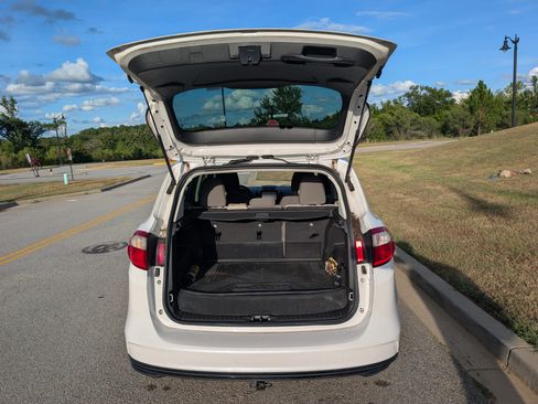 Used 2016 Ford C-MAX SE w/ Equipment Group 202A FWD image 10