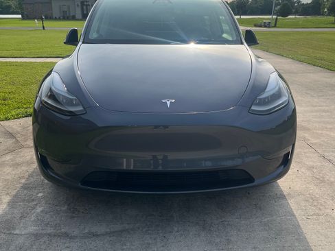 Used 2023 Tesla Model Y Long Range image 2