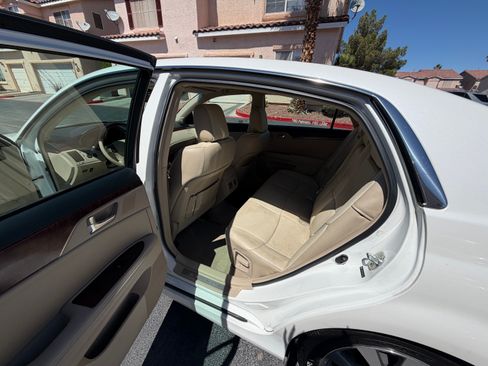 Used 2011 Toyota Avalon Limited image 8