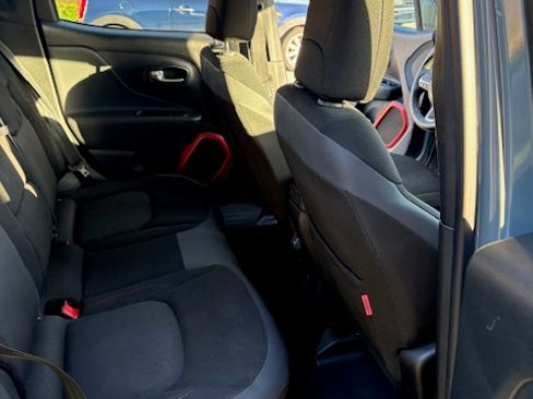 Used 2018 Jeep Renegade Trailhawk w/ Cold Weather Group II image 14