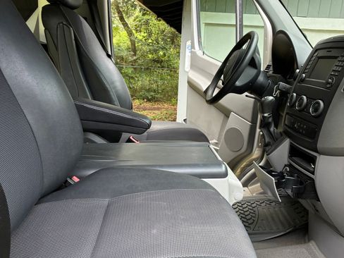 Used 2016 Mercedes-Benz Sprinter 2500 image 10
