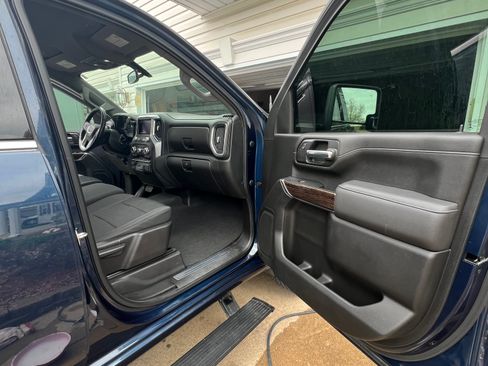 Used 2022 GMC Sierra 2500 SLE w/ Preferred Package AWD/4WD image 9