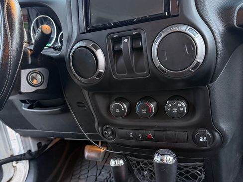 Used 2017 Jeep Wrangler Sport image 23