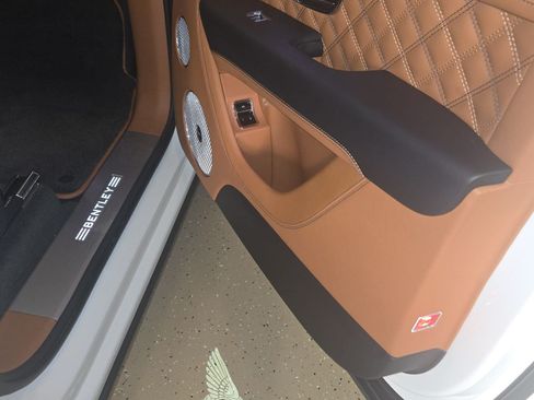 Used 2021 Bentley Bentayga V8 Sport Utility 4D image 13