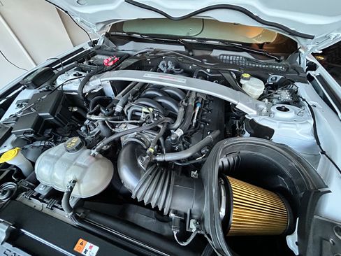 Used 2018 Ford Mustang Shelby GT350 w/ Electronics Package RWD image 4