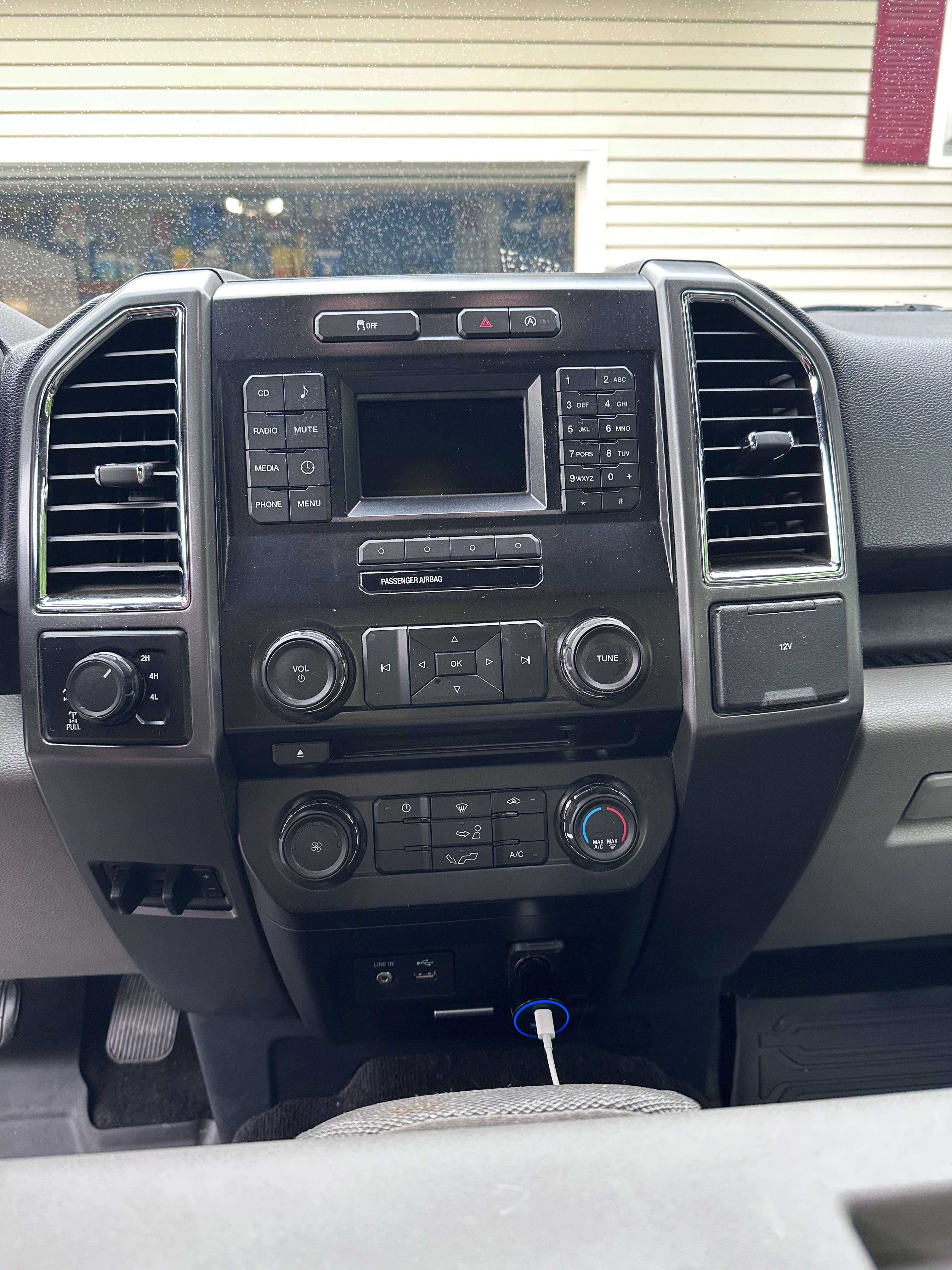 Used 2015 Ford F150 XLT AWD/4WD image 14