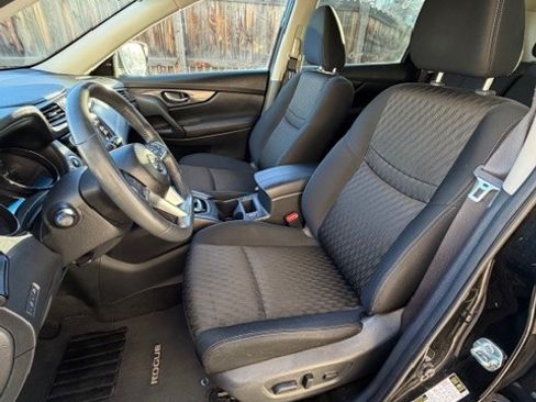 Used 2017 Nissan Rogue SV image 13