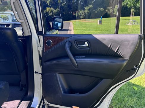 Used 2019 Nissan Armada Platinum w/ Interior Lighting Package image 9