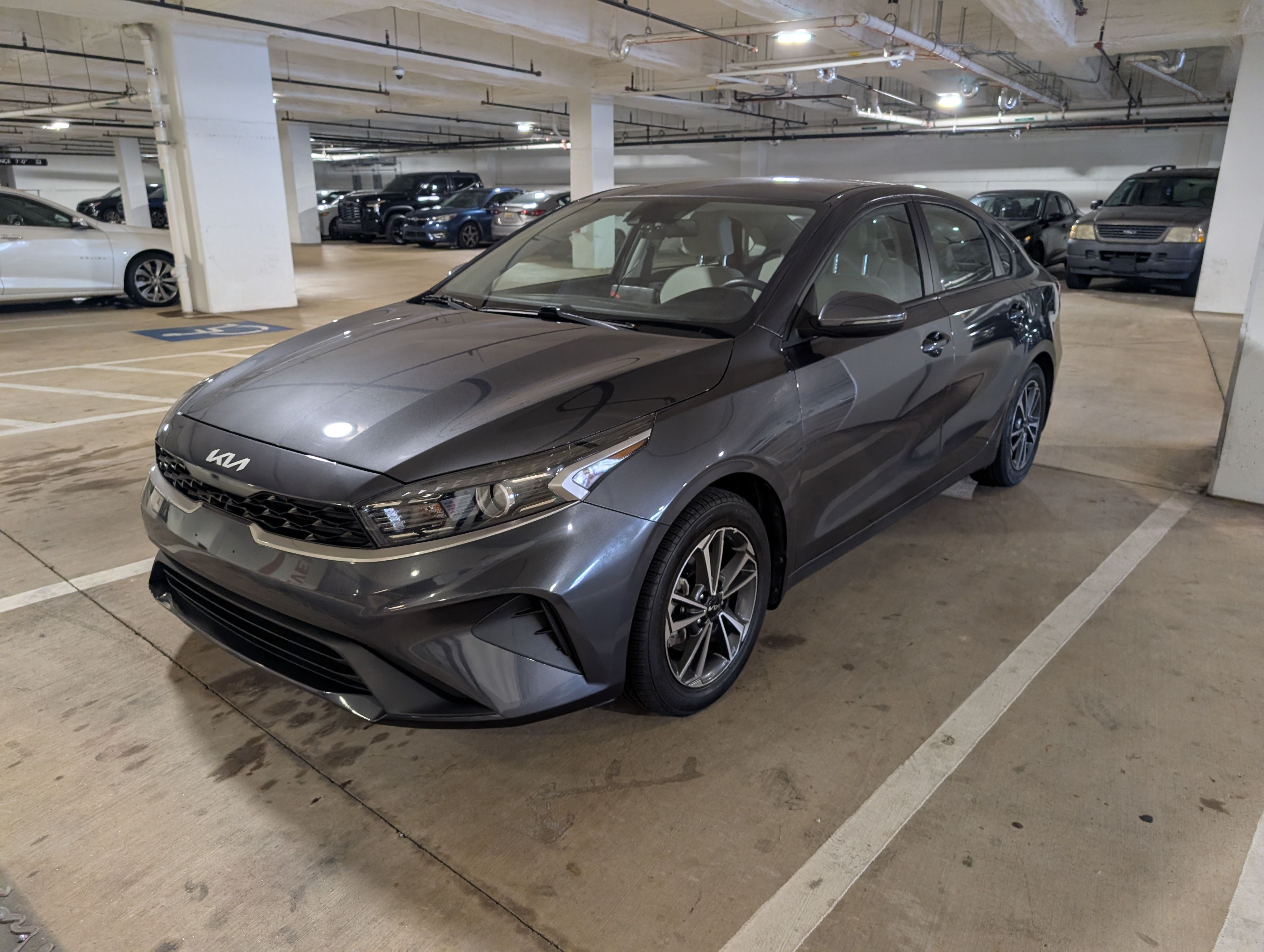 Used 2023 Kia Forte LXS w/ LXS Technology Package FWD image 2