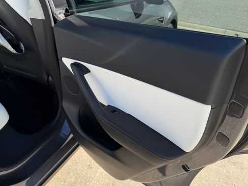 Used 2022 Tesla Model Y Performance image 15