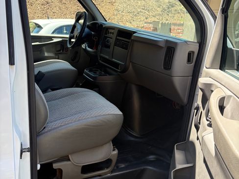 Used 2003 Chevrolet Express 3500 w/ Chrome Appearance Package RWD image 11