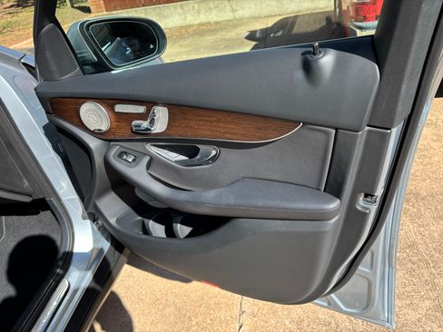 Used 2021 Mercedes-Benz GLC 300 4MATIC image 10