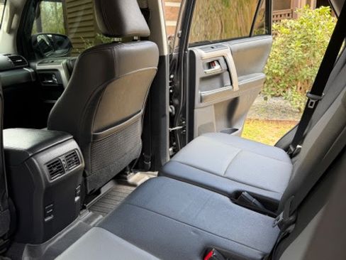 Used 2015 Toyota 4Runner SR5 Premium image 11