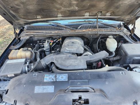 Used 2005 Chevrolet Suburban LS image 9