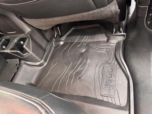 Used 2019 Jeep Wrangler Unlimited Sport S AWD/4WD image 19